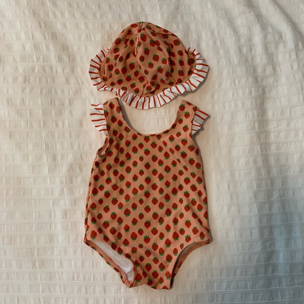 Tucker +Tate strawberry 9m swimsuit 🍓